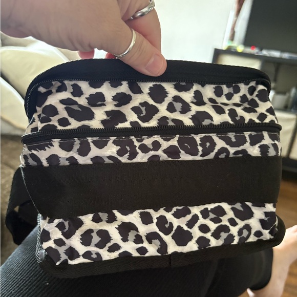 LeSportsac Monochrome Leopard Crossbody Bag - Picture 6 of 13